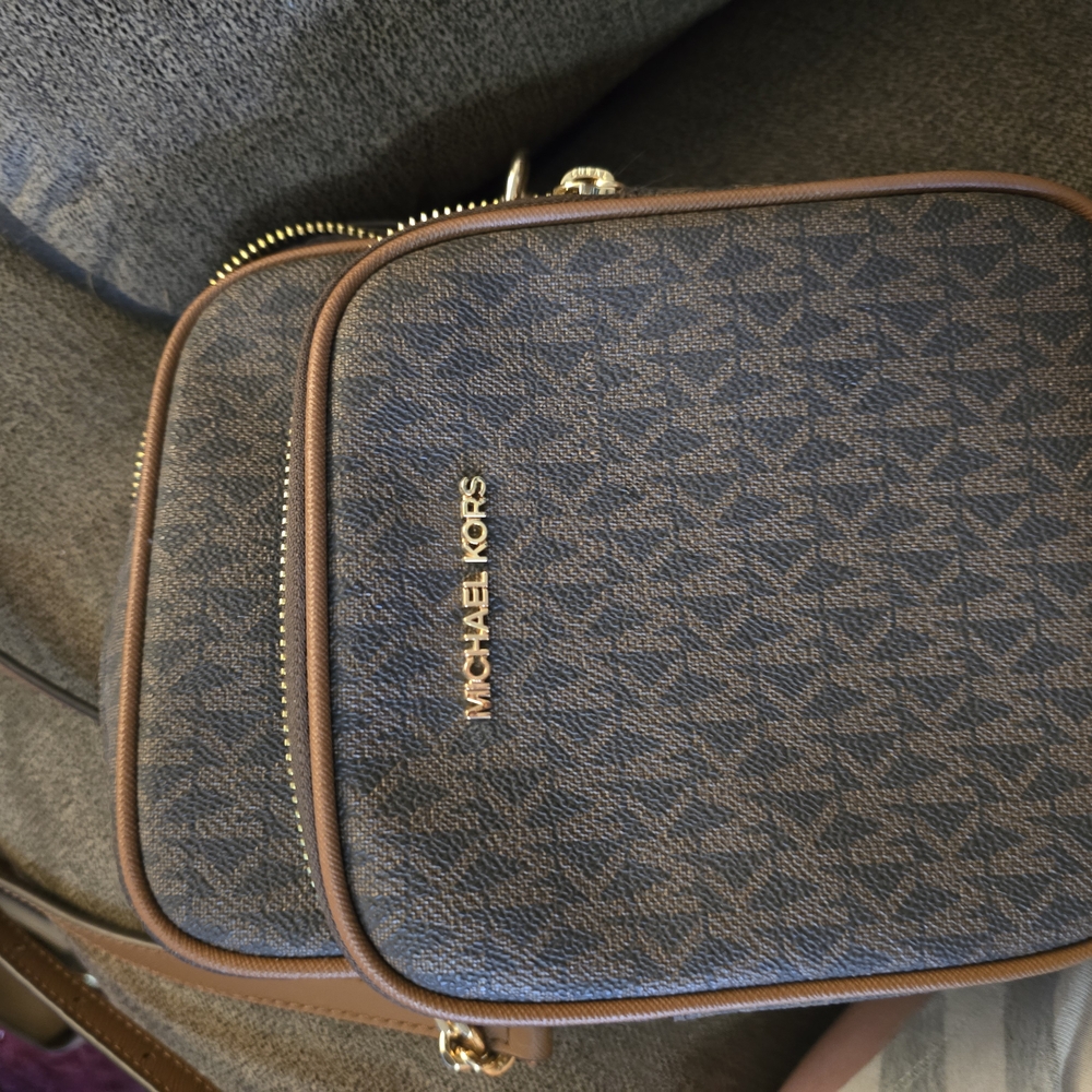 Like New Michael Kors Brown Jet Set Travel Medium Logo Crossbody Bag